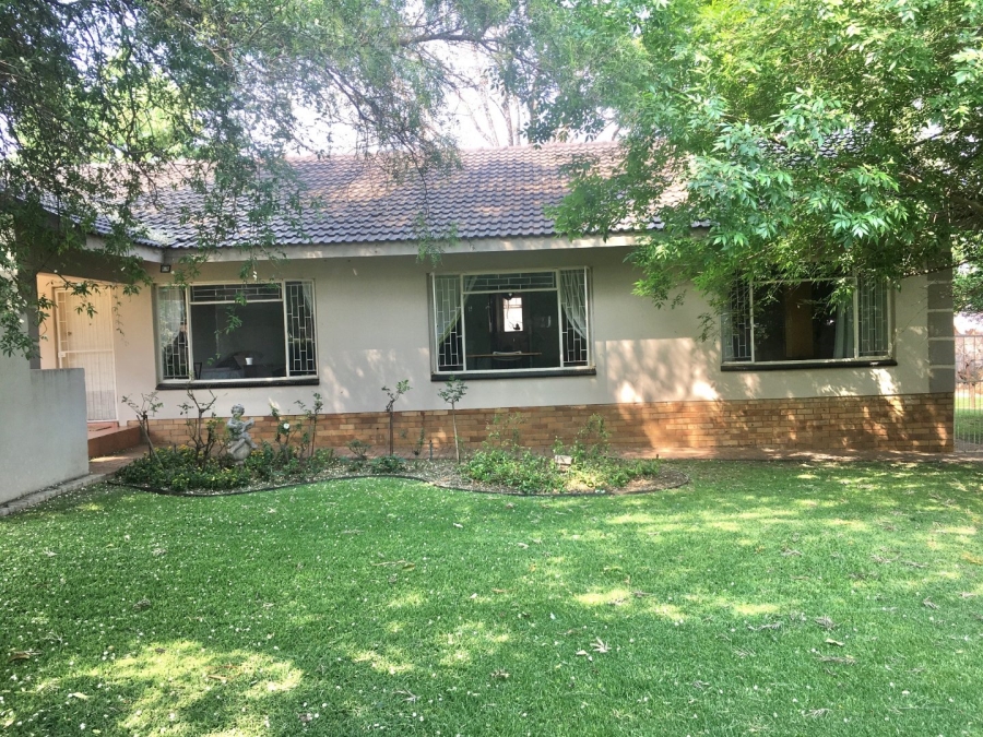 4 Bedroom Property for Sale in Flamwood North West